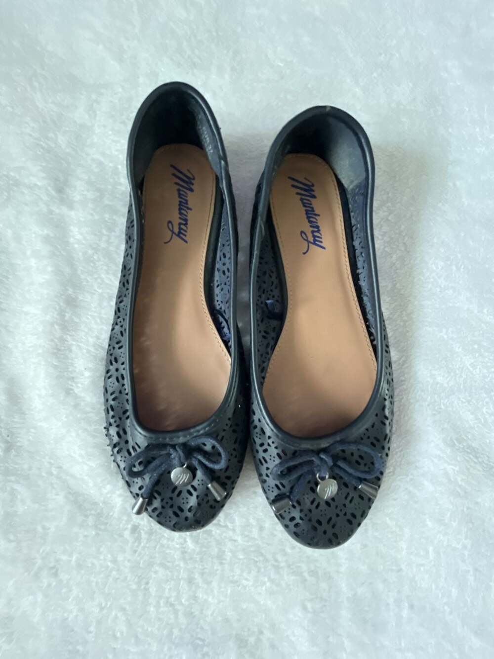 Mantarray Cut Out Ballet Flats Size 6-6 1/2 US Navy Blue Leather